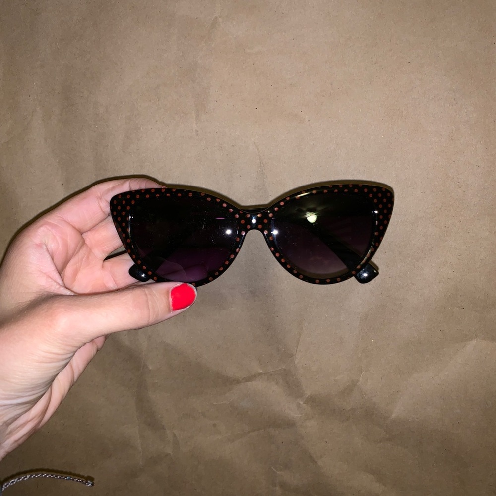 Polka dot cat eye sunglasses